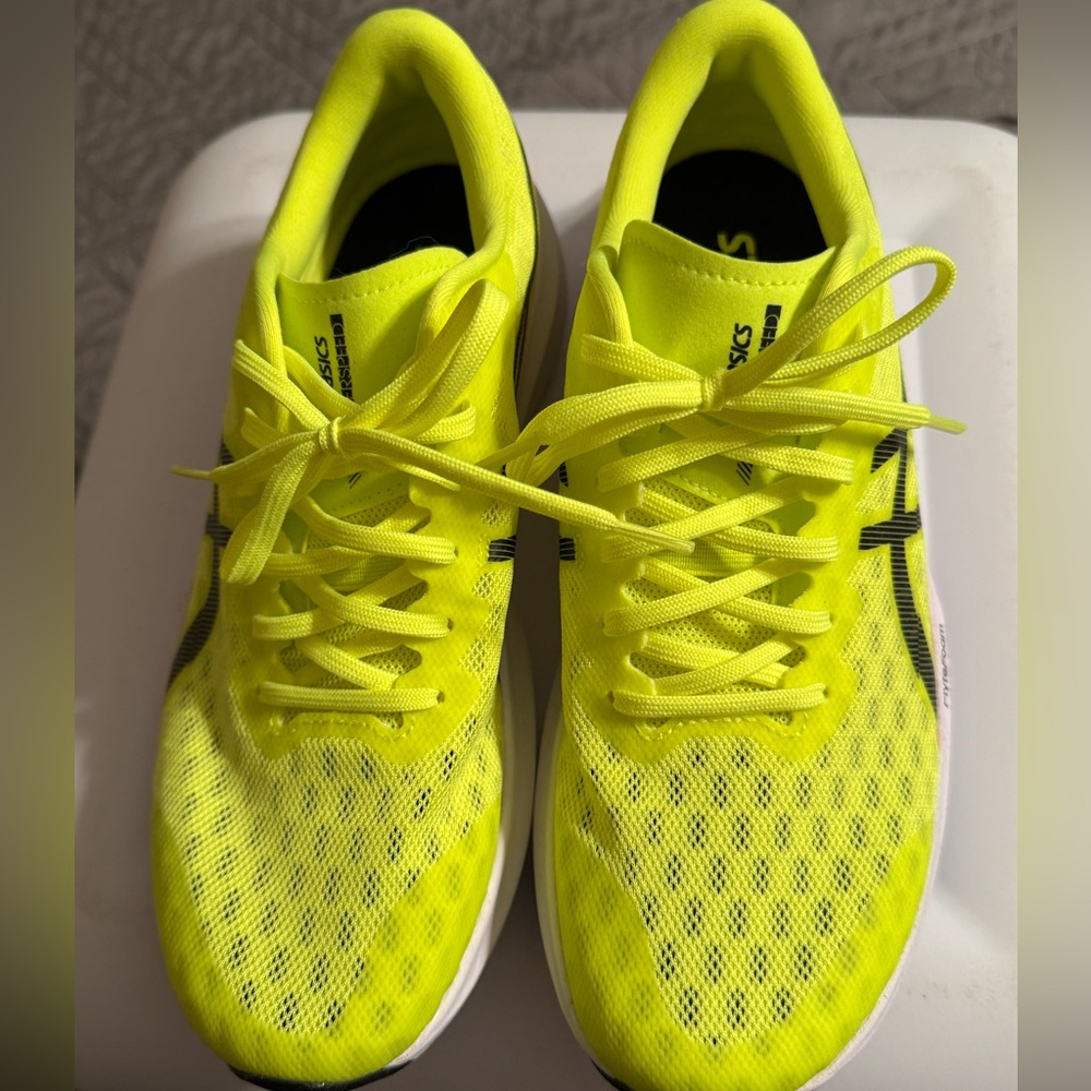 Asics women’s Neon Yellow Black Athletic Running Shoes